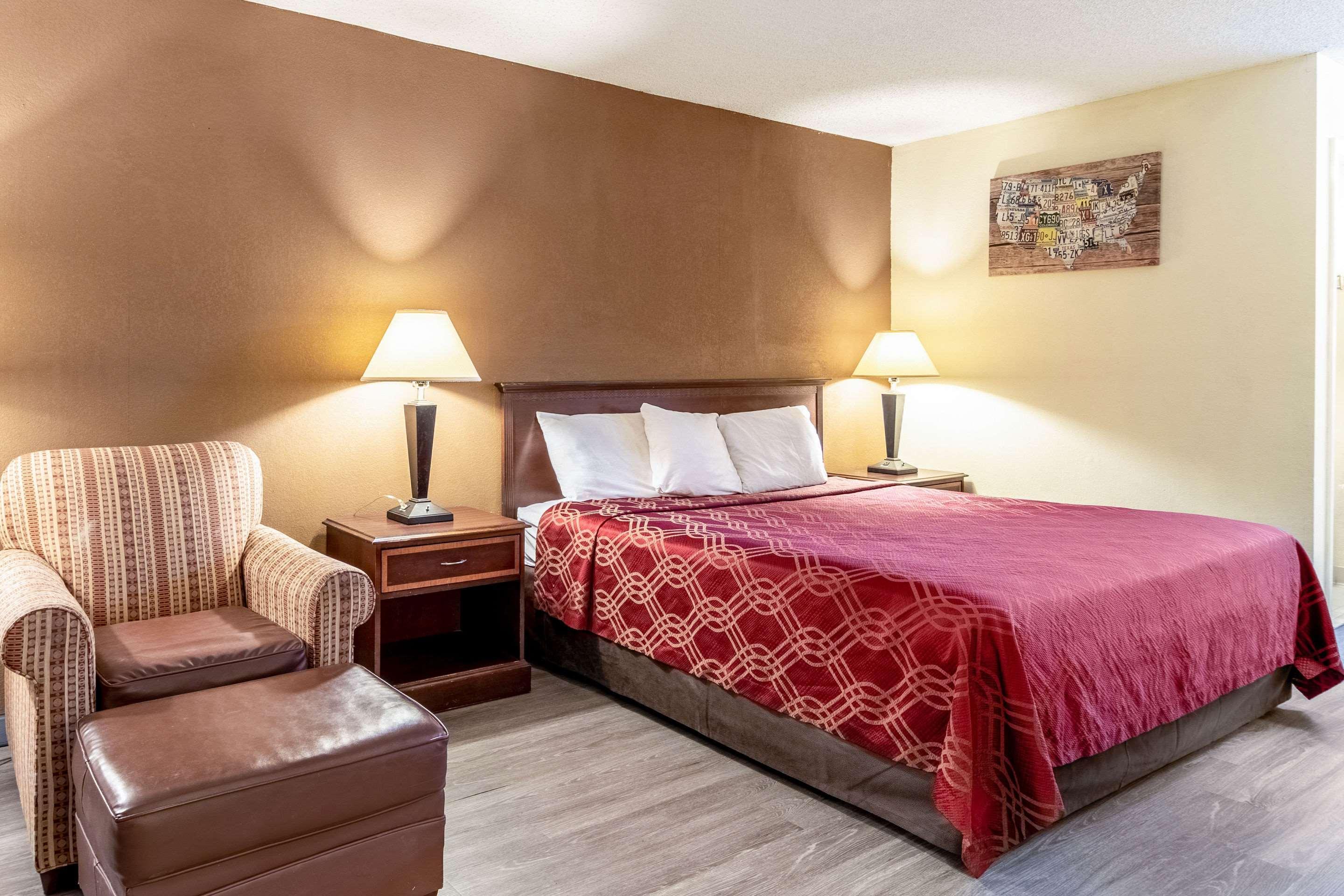 אקוורת' Econo Lodge מראה חיצוני תמונה