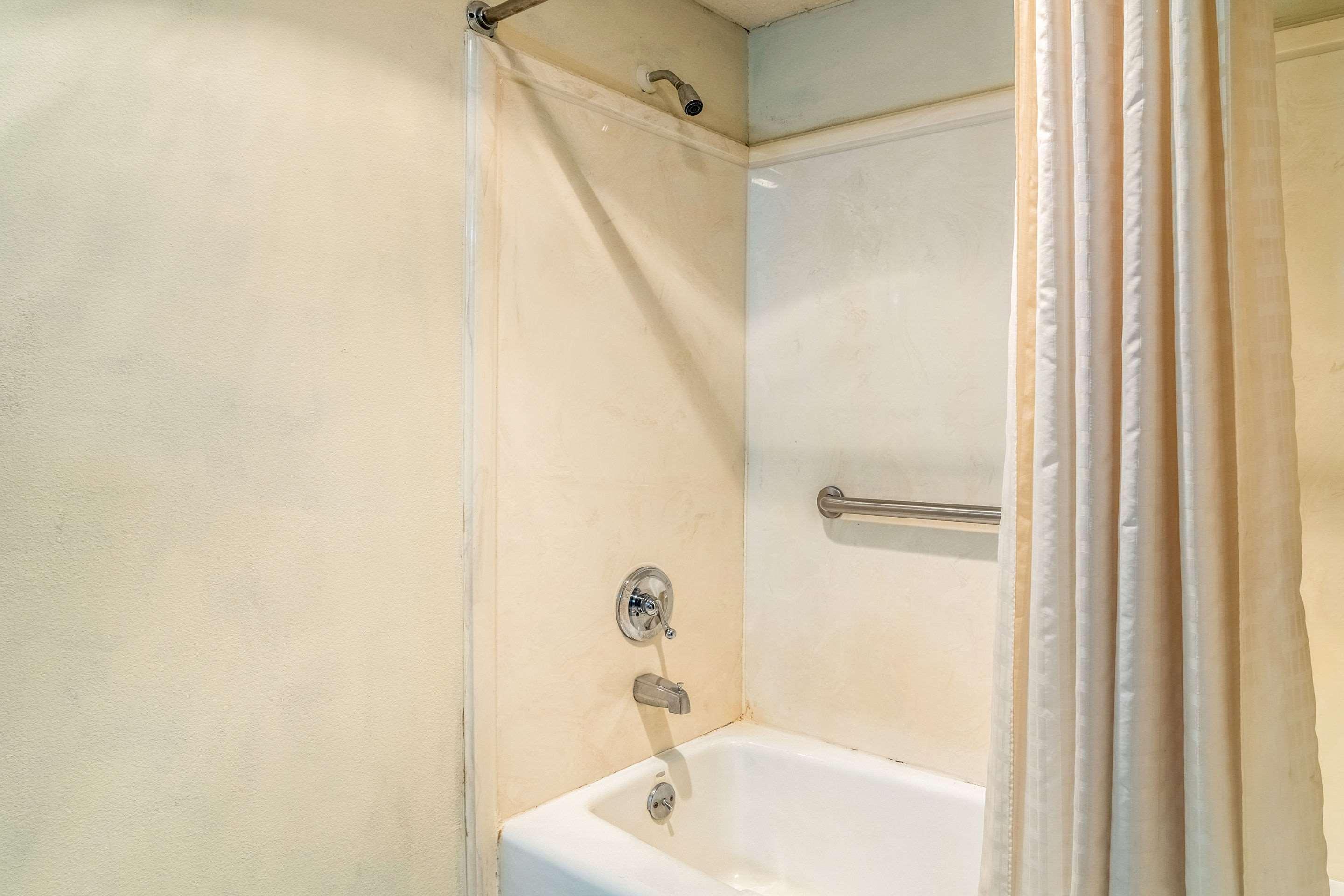 אקוורת' Econo Lodge מראה חיצוני תמונה