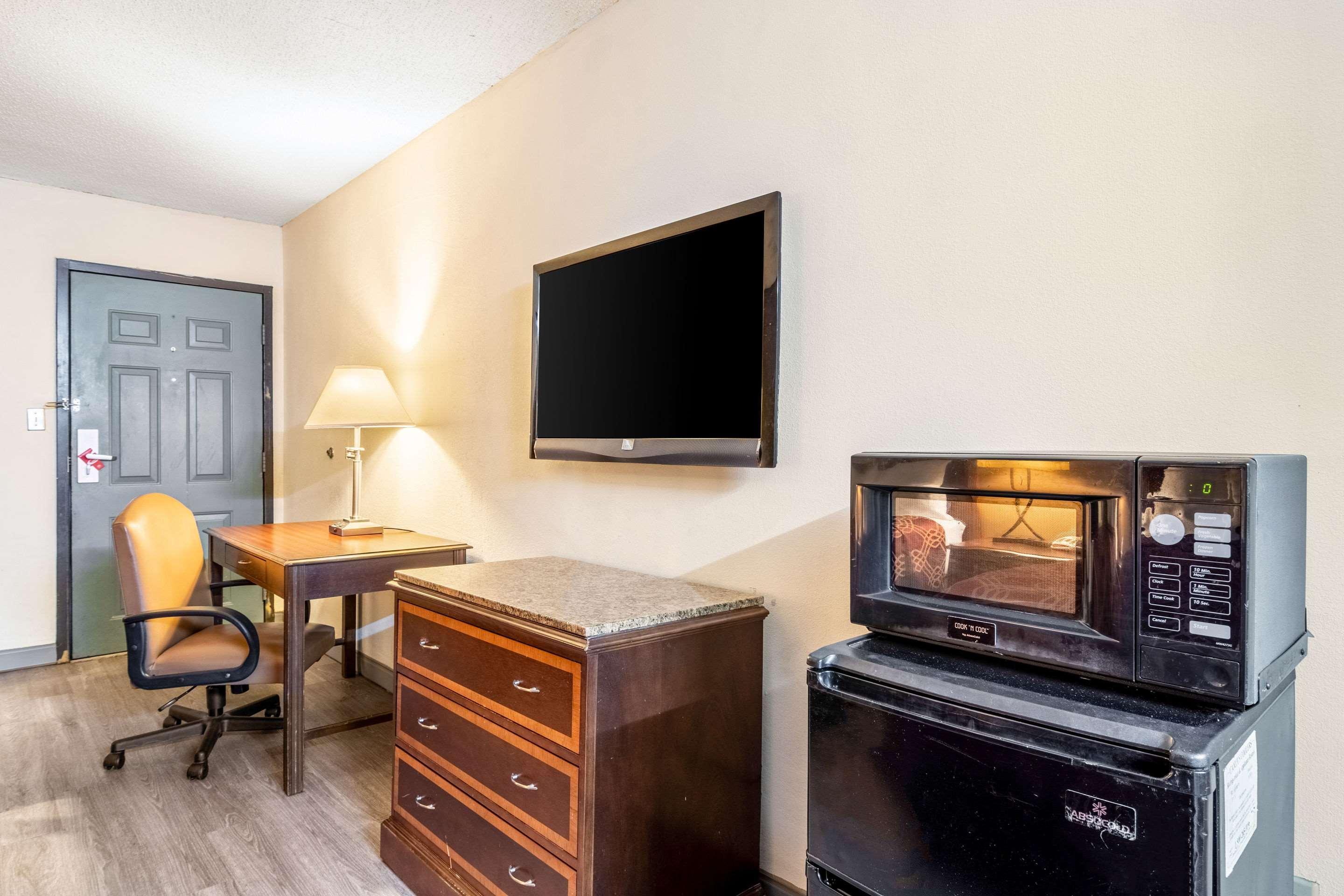 אקוורת' Econo Lodge מראה חיצוני תמונה