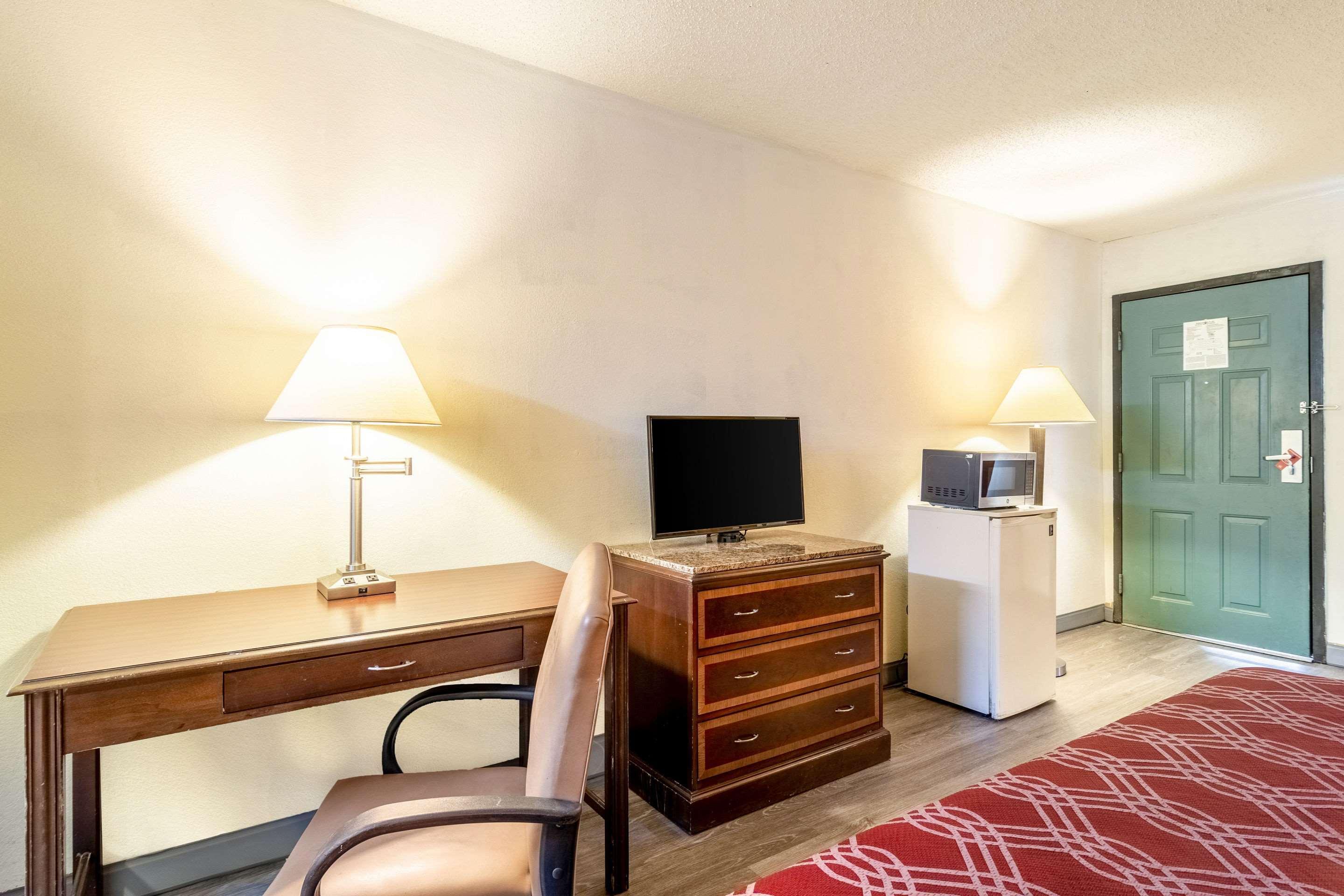 אקוורת' Econo Lodge מראה חיצוני תמונה