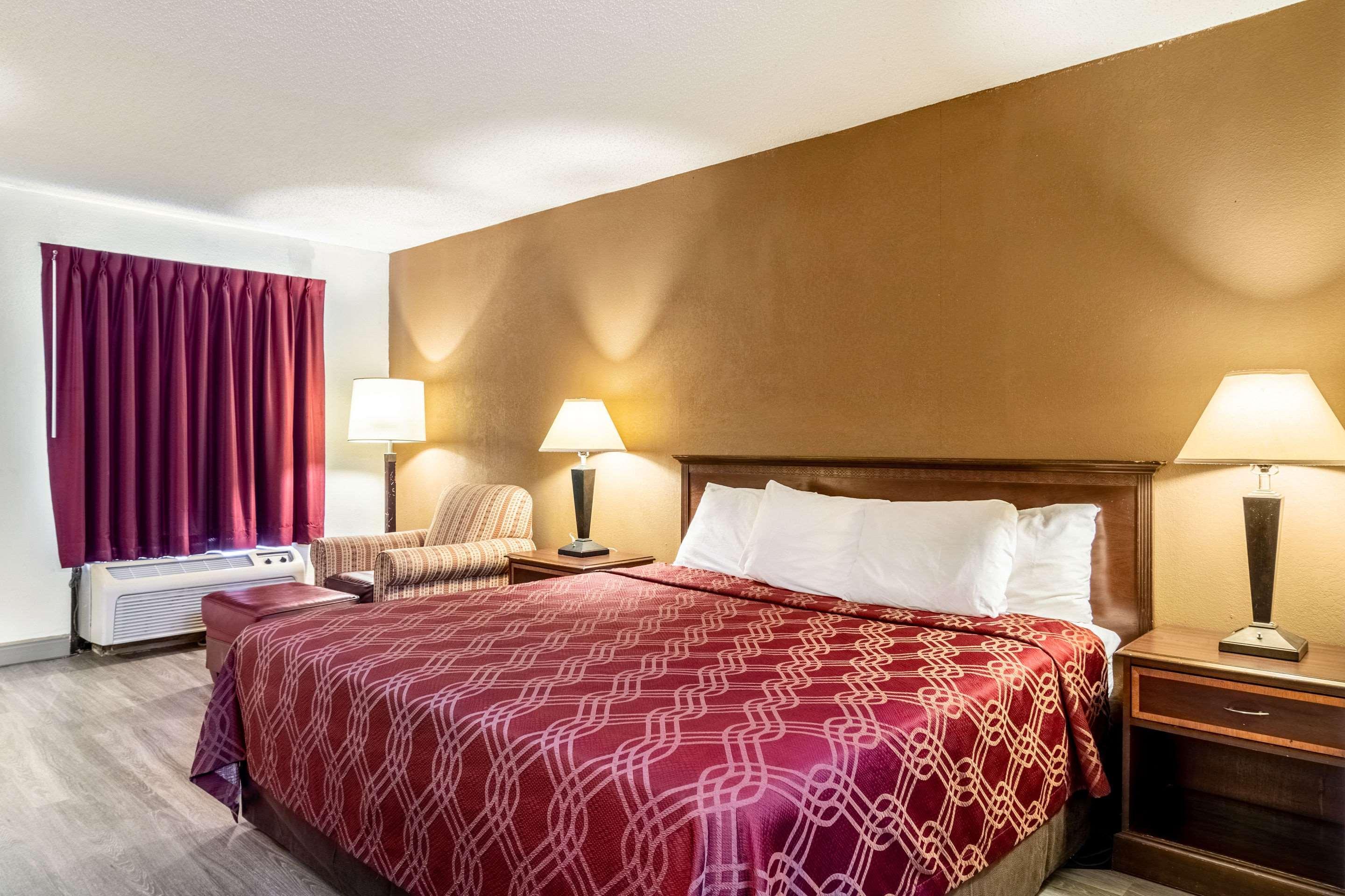 אקוורת' Econo Lodge מראה חיצוני תמונה