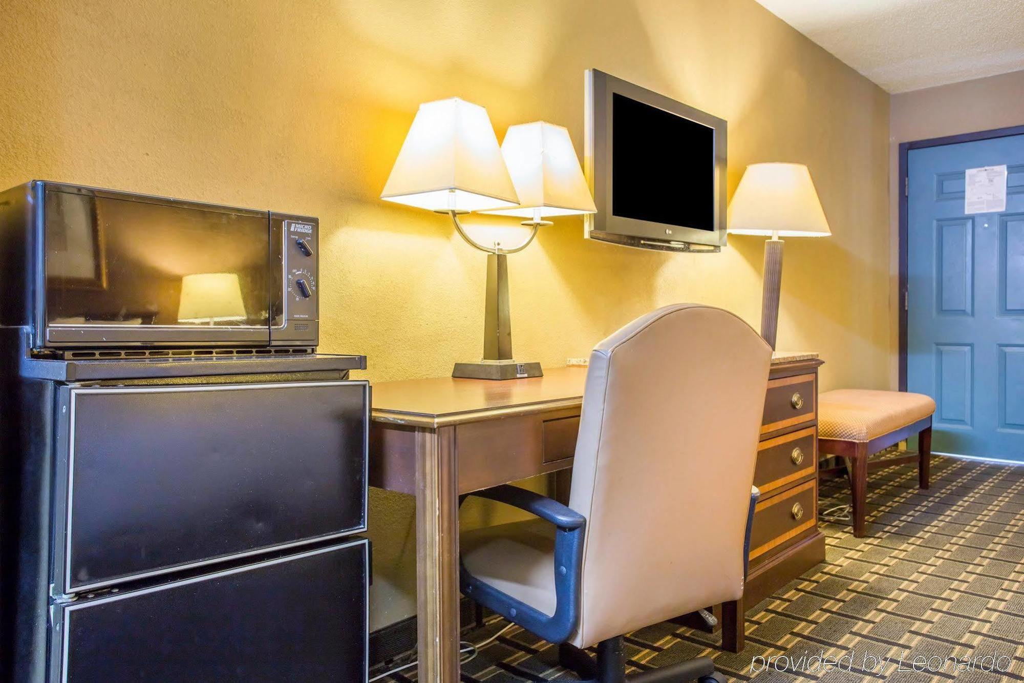 אקוורת' Econo Lodge מראה חיצוני תמונה