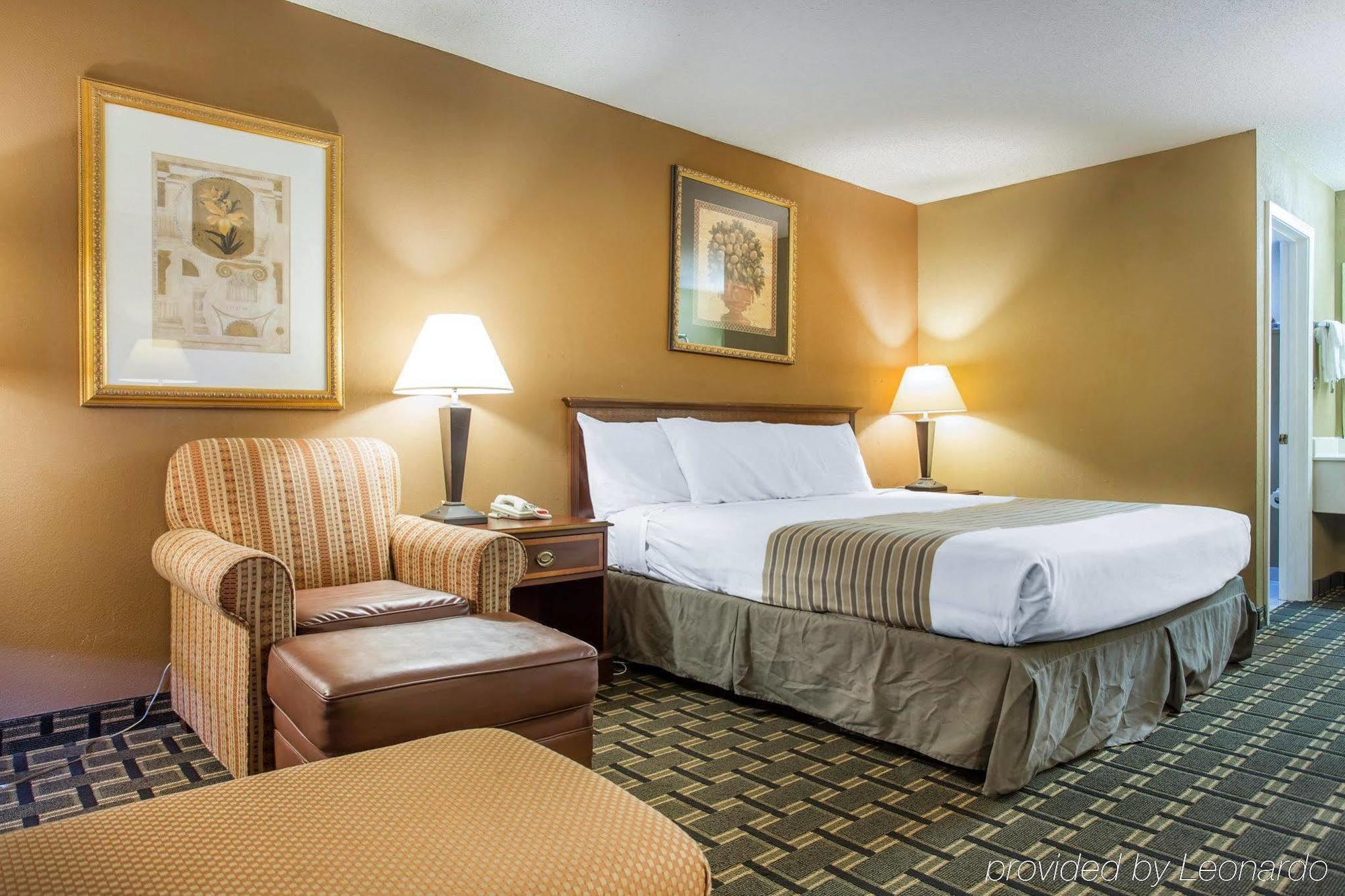 אקוורת' Econo Lodge מראה חיצוני תמונה