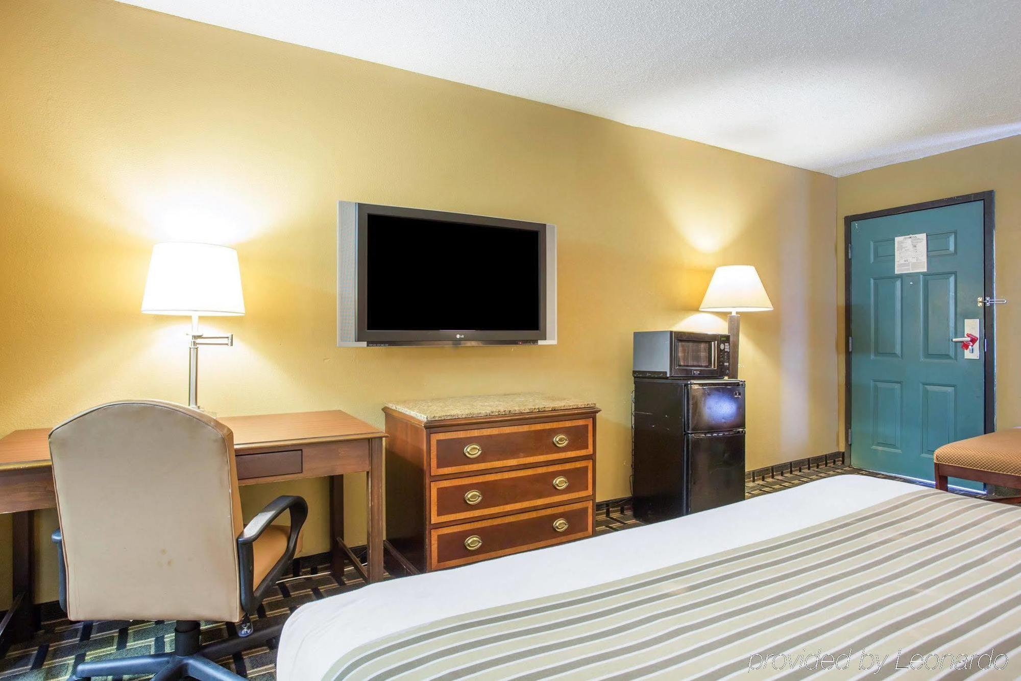 אקוורת' Econo Lodge מראה חיצוני תמונה