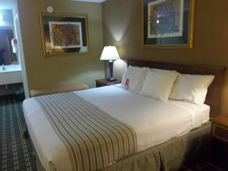 אקוורת' Econo Lodge מראה חיצוני תמונה